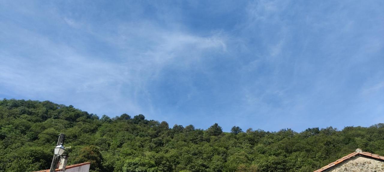 Casa Rural Apartamentos Angel Inguanzo Arenas De Cabrales ภายนอก รูปภาพ