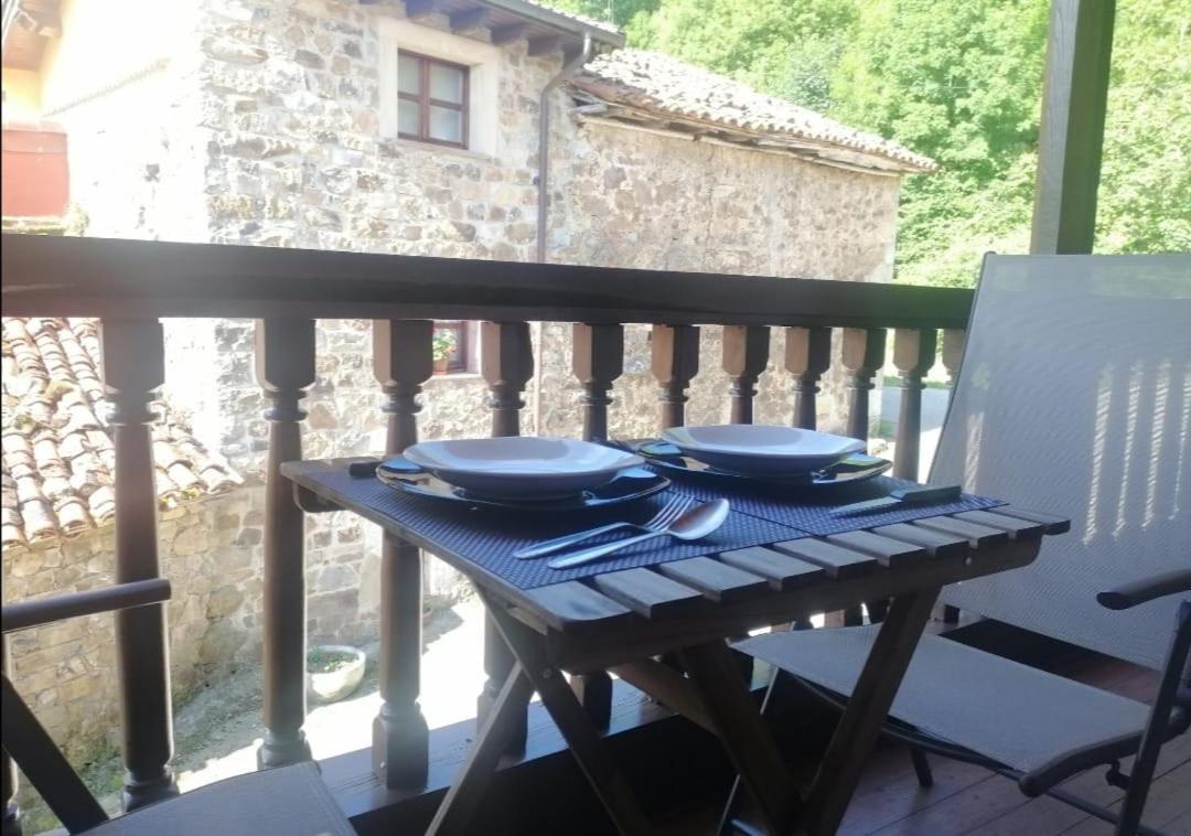 Casa Rural Apartamentos Angel Inguanzo Arenas De Cabrales ภายนอก รูปภาพ