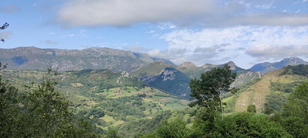 Casa Rural Apartamentos Angel Inguanzo Arenas De Cabrales ภายนอก รูปภาพ
