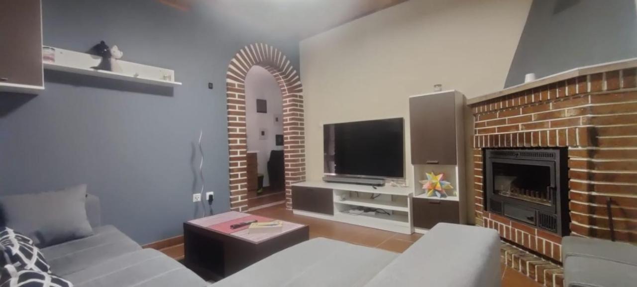Casa Rural Apartamentos Angel Inguanzo Arenas De Cabrales ภายนอก รูปภาพ