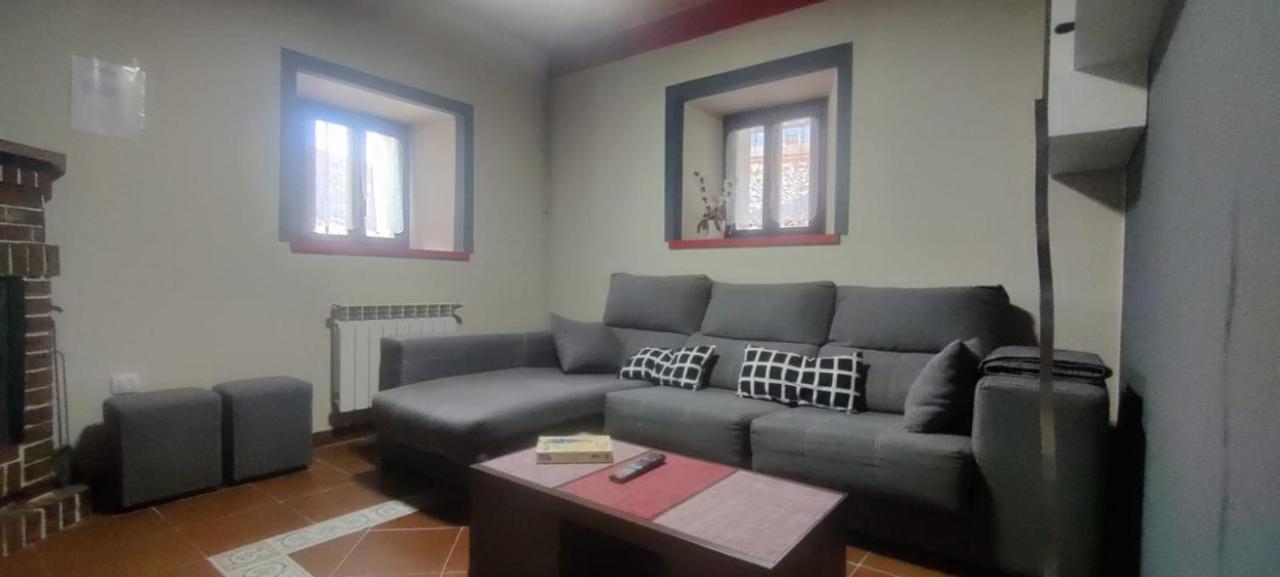 Casa Rural Apartamentos Angel Inguanzo Arenas De Cabrales ภายนอก รูปภาพ