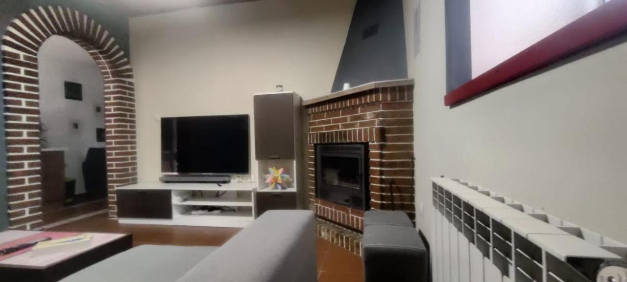 Casa Rural Apartamentos Angel Inguanzo Arenas De Cabrales ภายนอก รูปภาพ